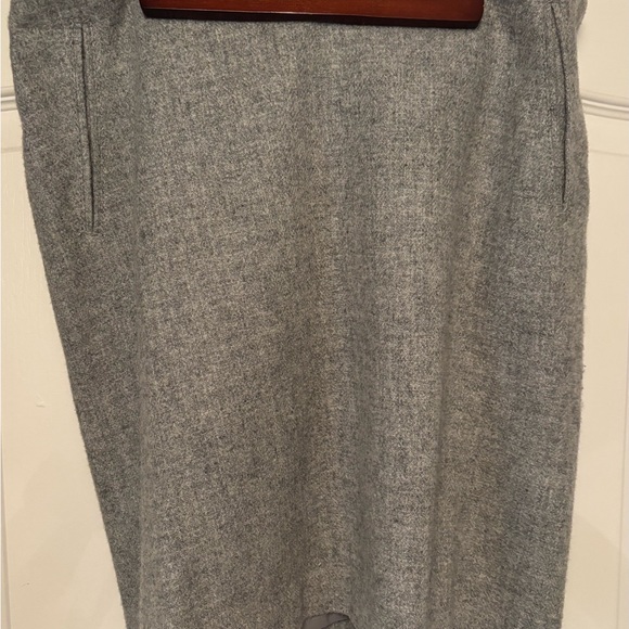 Talbots Dresses & Skirts - Talbots Size 10 Petite Gray Knit Skirt